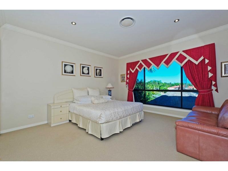 2114 Fernlea Close, Hope Island QLD 4212