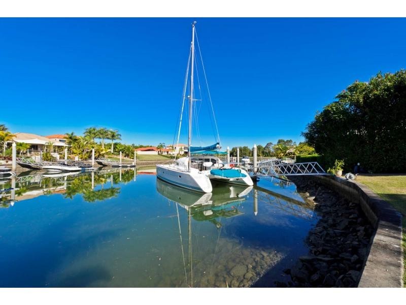 2114 Fernlea Close, Hope Island QLD 4212