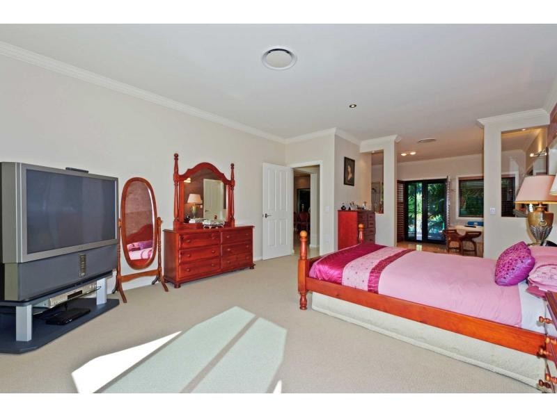 2114 Fernlea Close, Hope Island QLD 4212