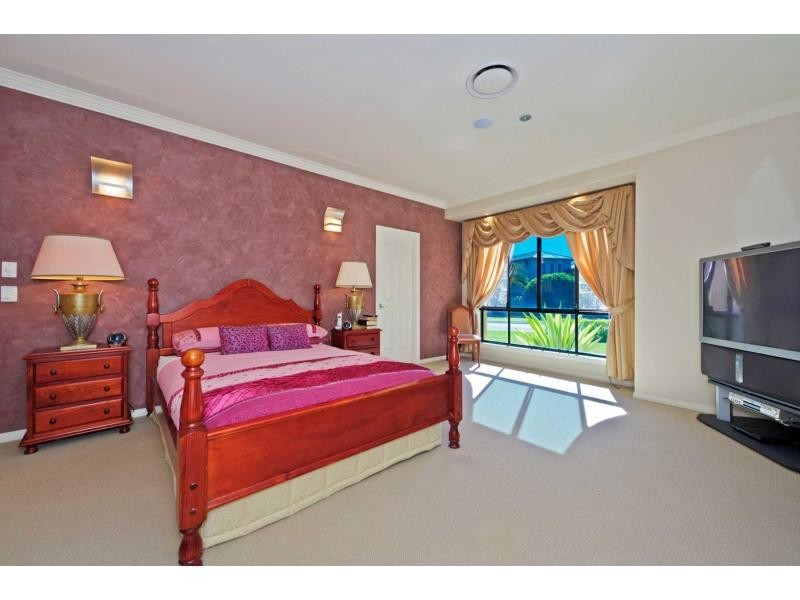 2114 Fernlea Close, Hope Island QLD 4212