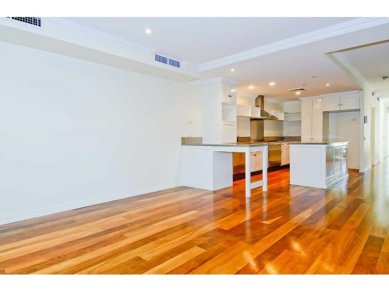 101/212 Marine Parade, Labrador QLD 4215