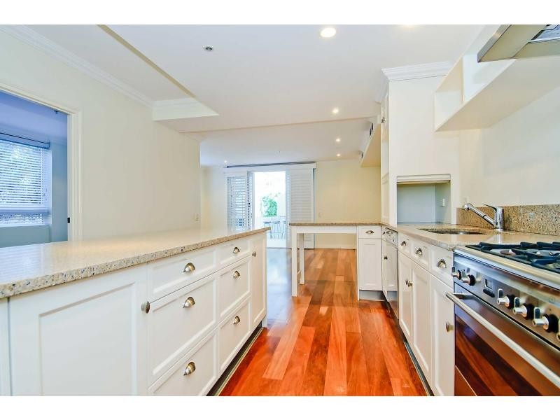 101/212 Marine Parade, Labrador QLD 4215