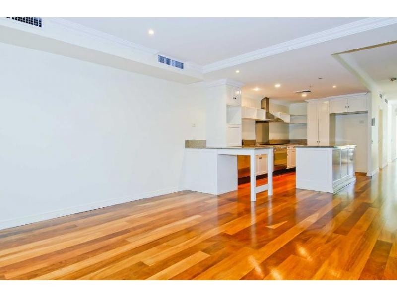 101/212 Marine Parade, Labrador QLD 4215