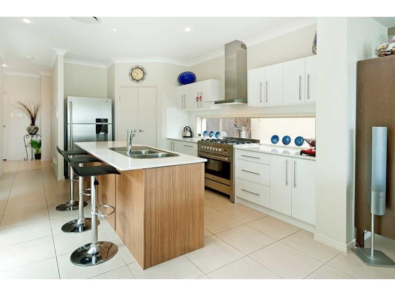 34 Riverlinks Boulevard, Helensvale QLD 4212