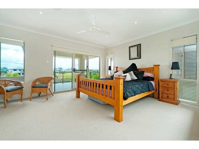 34 Riverlinks Boulevard, Helensvale QLD 4212