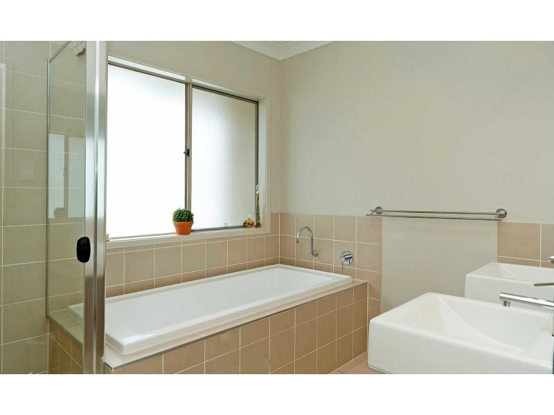 34 Riverlinks Boulevard, Helensvale QLD 4212