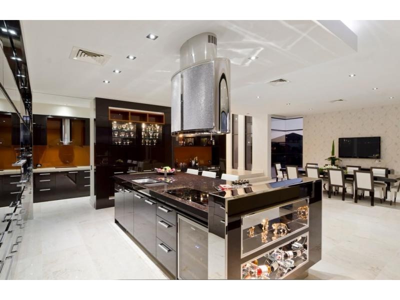 4 King Charles Court, Sovereign Islands, Sovereign Islands QLD 4216