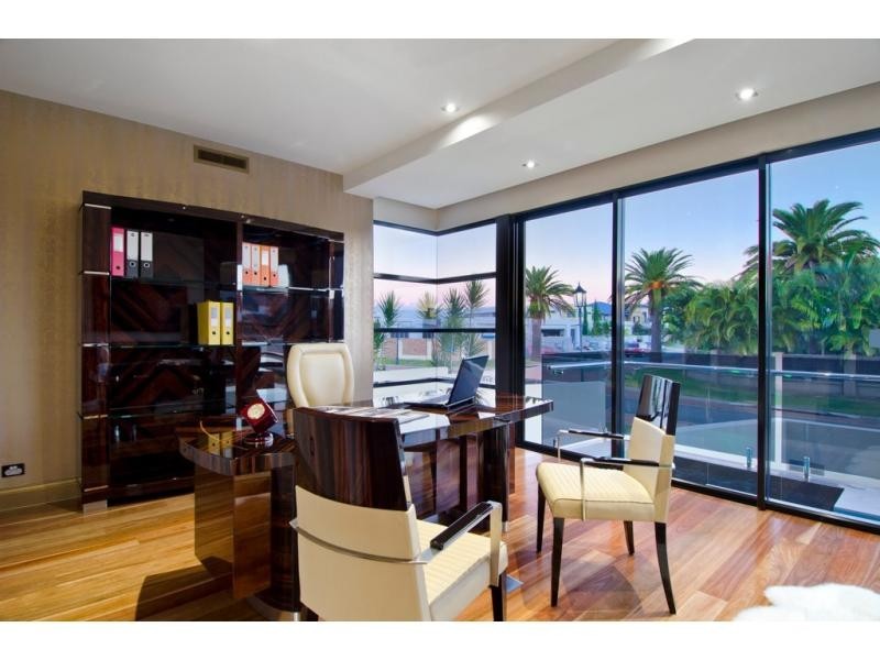 4 King Charles Court, Sovereign Islands, Sovereign Islands QLD 4216