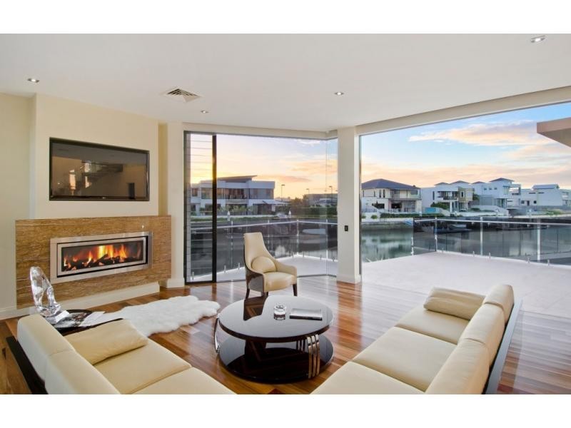 4 King Charles Court, Sovereign Islands, Sovereign Islands QLD 4216