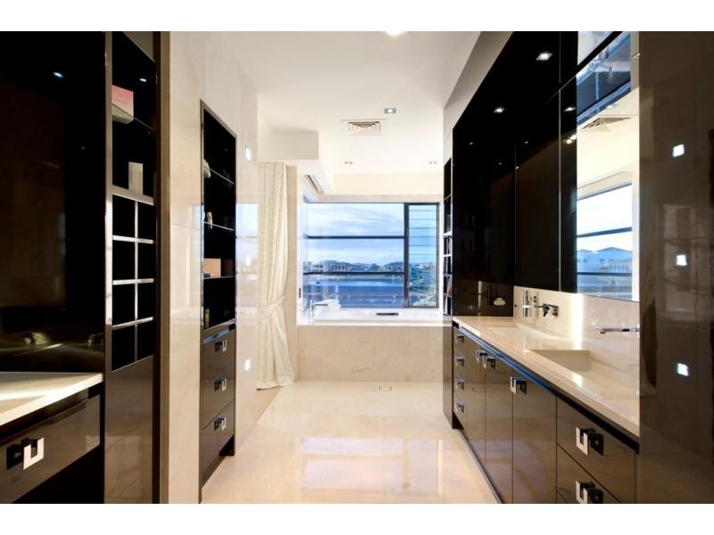 4 King Charles Court, Sovereign Islands, Sovereign Islands QLD 4216