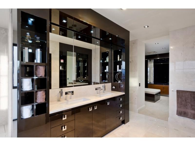 4 King Charles Court, Sovereign Islands, Sovereign Islands QLD 4216