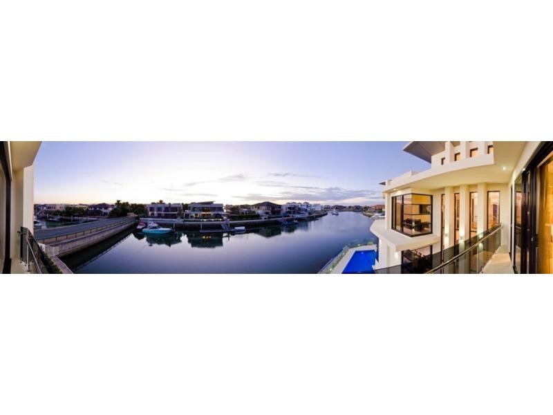 4 King Charles Court, Sovereign Islands, Sovereign Islands QLD 4216
