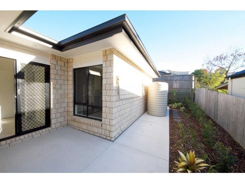 1 Riverside Crescent, Springfield Lakes QLD 4300