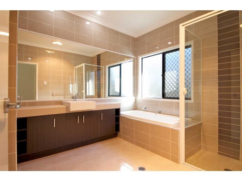 1 Riverside Crescent, Springfield Lakes QLD 4300