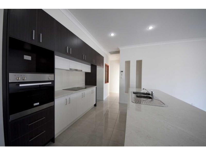 1 Riverside Crescent, Springfield Lakes QLD 4300