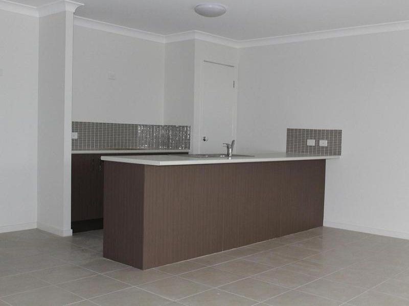 2/1 Jardine Street, Pacific Pines QLD 4211