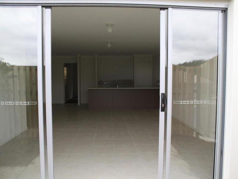 2/1 Jardine Street, Pacific Pines QLD 4211