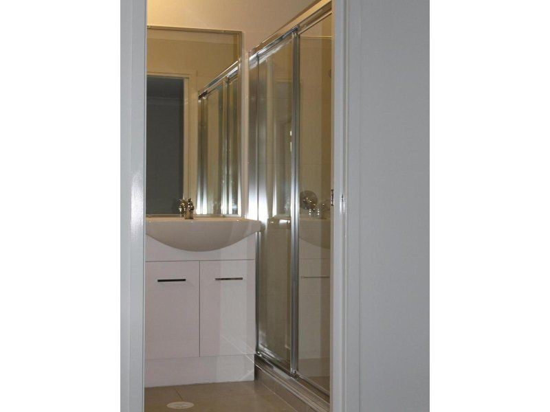 2/1 Jardine Street, Pacific Pines QLD 4211