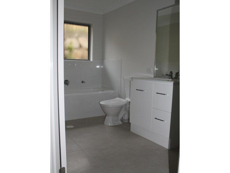 2/1 Jardine Street, Pacific Pines QLD 4211