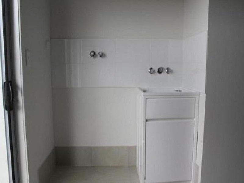 2/1 Jardine Street, Pacific Pines QLD 4211