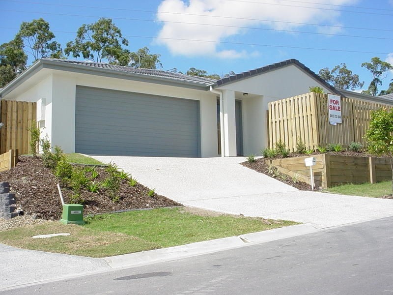 2/1 Jardine Street, Pacific Pines QLD 4211