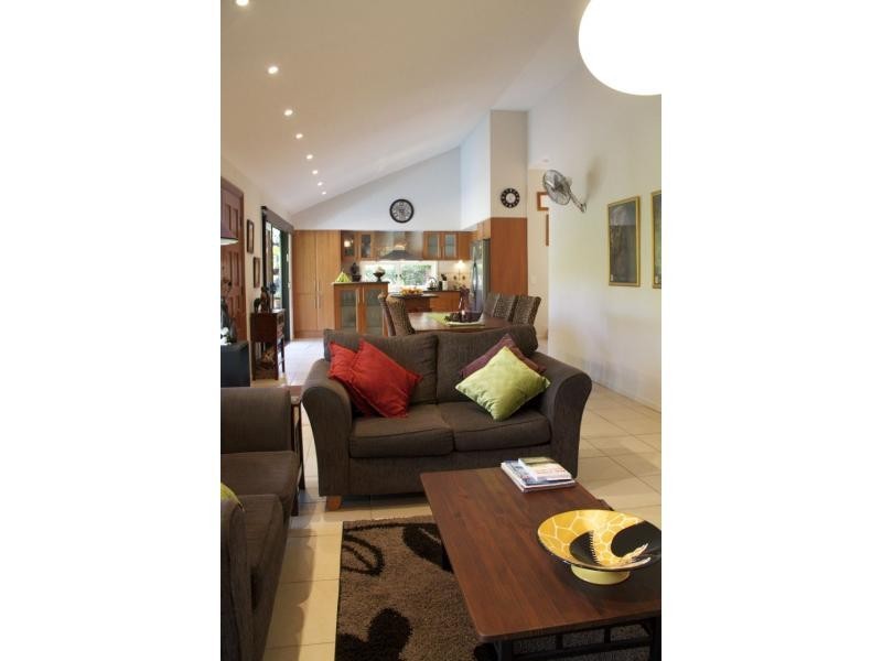 4 Cutana Court, Ashmore QLD 4214