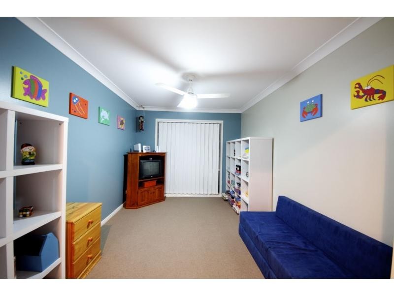 8 Brunswick Street, Pacific Pines QLD 4211