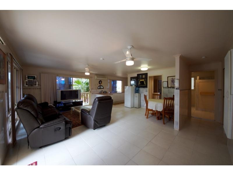 8 Windward Rise, Pacific Pines QLD 4211