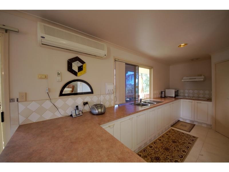 8 Windward Rise, Pacific Pines QLD 4211