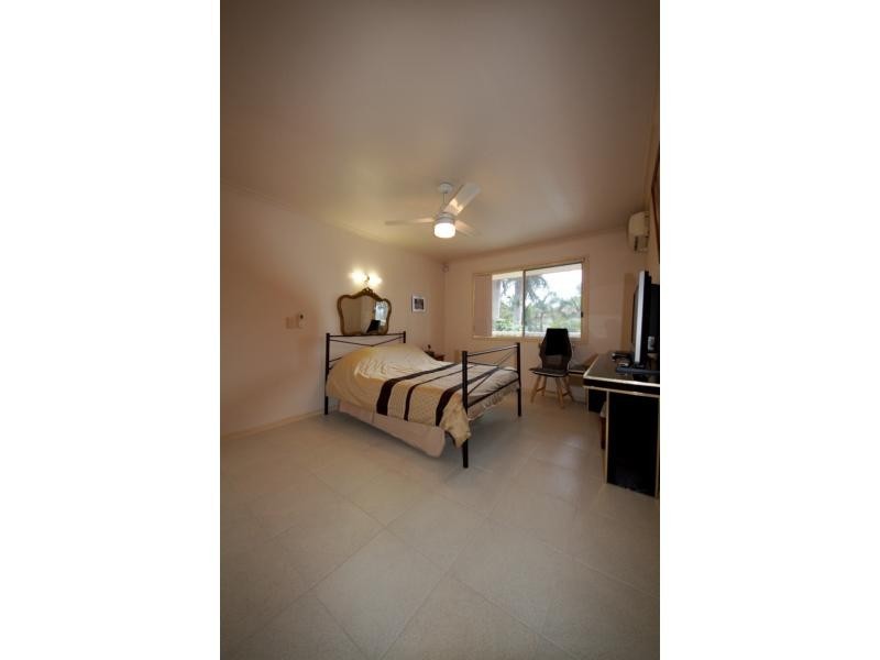 8 Windward Rise, Pacific Pines QLD 4211