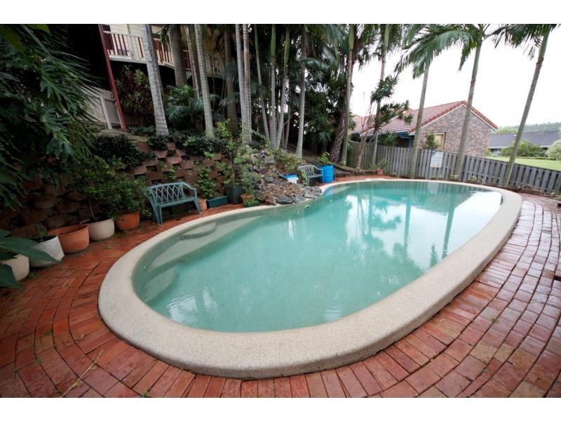 8 Windward Rise, Pacific Pines QLD 4211