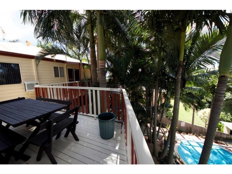 8 Windward Rise, Pacific Pines QLD 4211