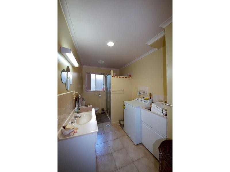 8 Windward Rise, Pacific Pines QLD 4211