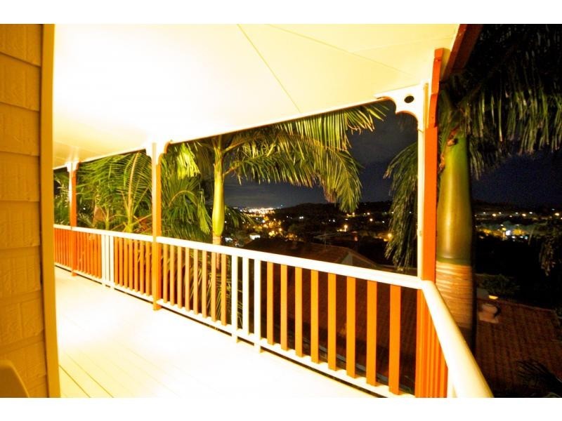 8 Windward Rise, Pacific Pines QLD 4211