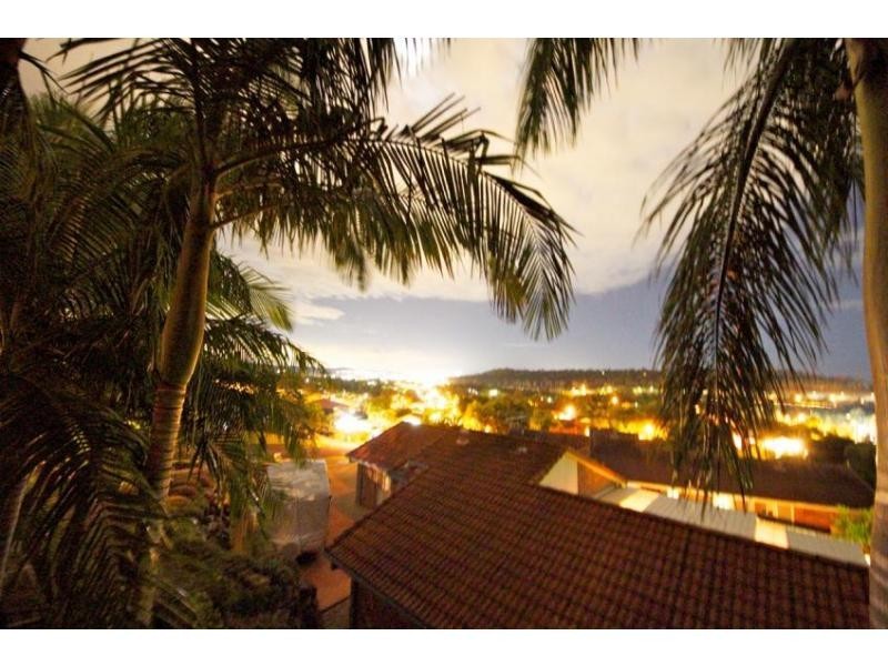 8 Windward Rise, Pacific Pines QLD 4211