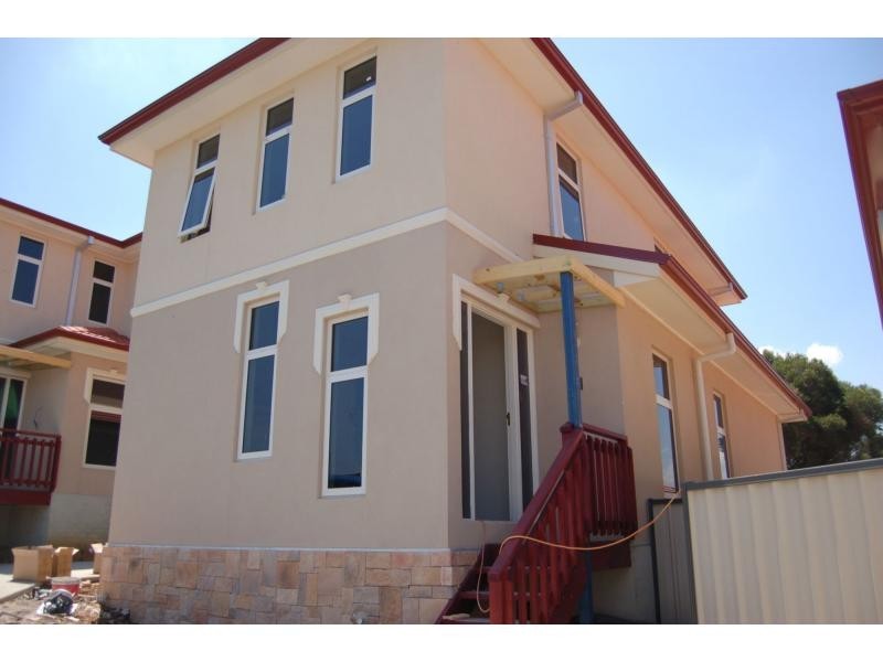 2/15 Ross Street, Darley VIC 3340