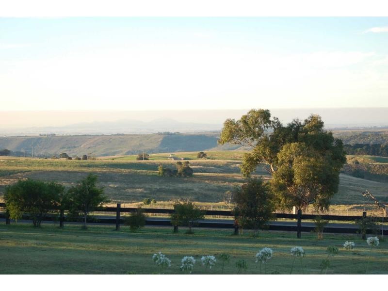 152 Old Western Highway, Myrniong VIC 3341