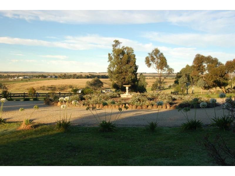 152 Old Western Highway, Myrniong VIC 3341