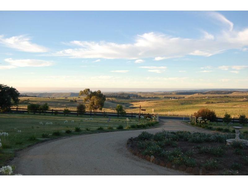 152 Old Western Highway, Myrniong VIC 3341