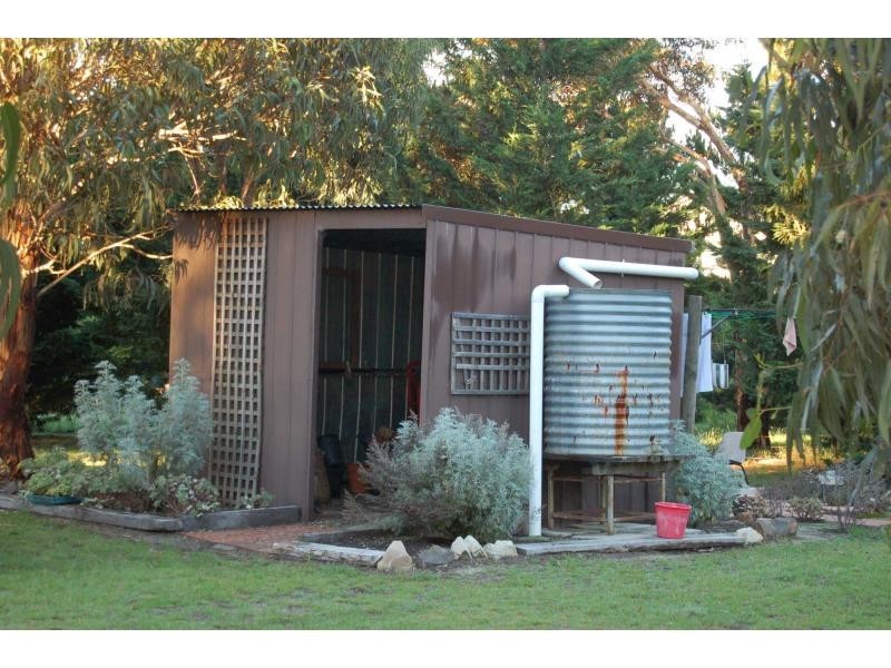 152 Old Western Highway, Myrniong VIC 3341