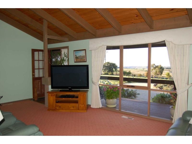 152 Old Western Highway, Myrniong VIC 3341