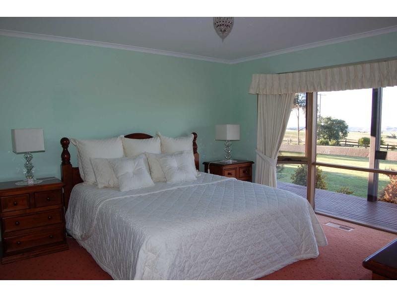 152 Old Western Highway, Myrniong VIC 3341