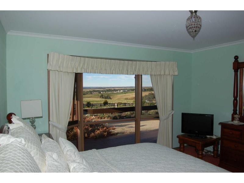 152 Old Western Highway, Myrniong VIC 3341