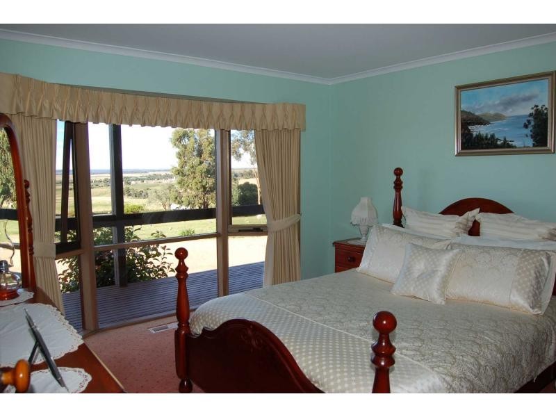 152 Old Western Highway, Myrniong VIC 3341