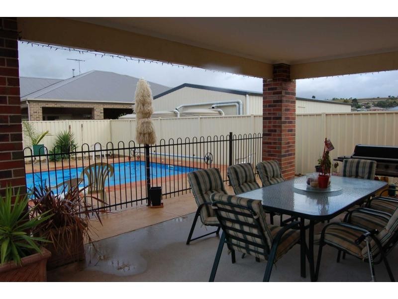 12 Douglas Close, Grantleigh Estate, Bacchus Marsh VIC 3340