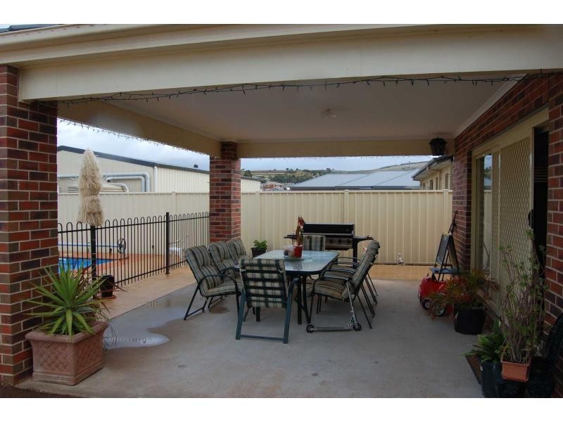 12 Douglas Close, Grantleigh Estate, Bacchus Marsh VIC 3340