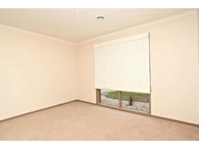 85 Hume Avenue, Melton South VIC 3338