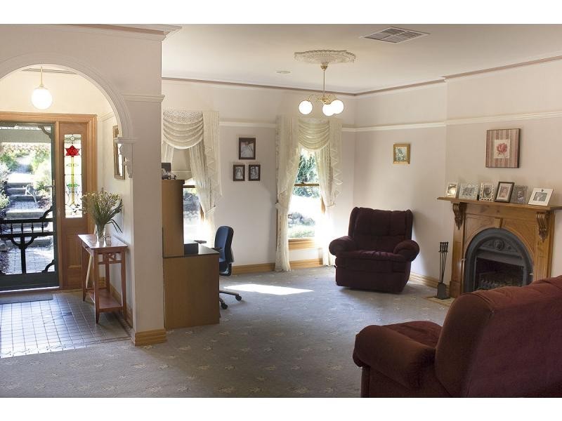 6 Epsom Close, Bacchus Marsh VIC 3340