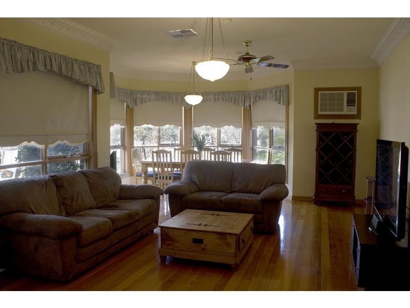 6 Epsom Close, Bacchus Marsh VIC 3340