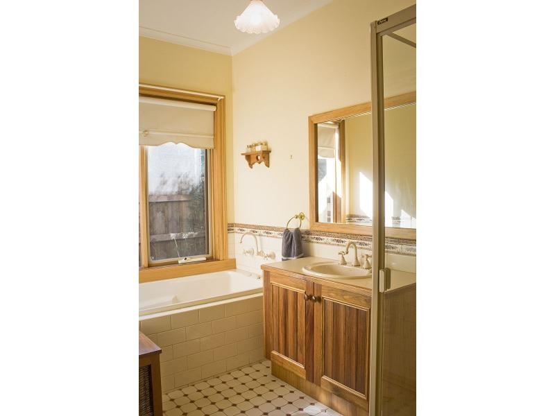 6 Epsom Close, Bacchus Marsh VIC 3340